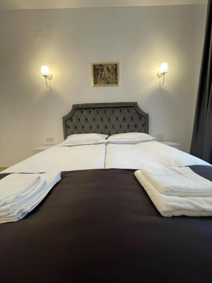 Cochet Boutique Hotel Târgu Jiu Екстериор снимка