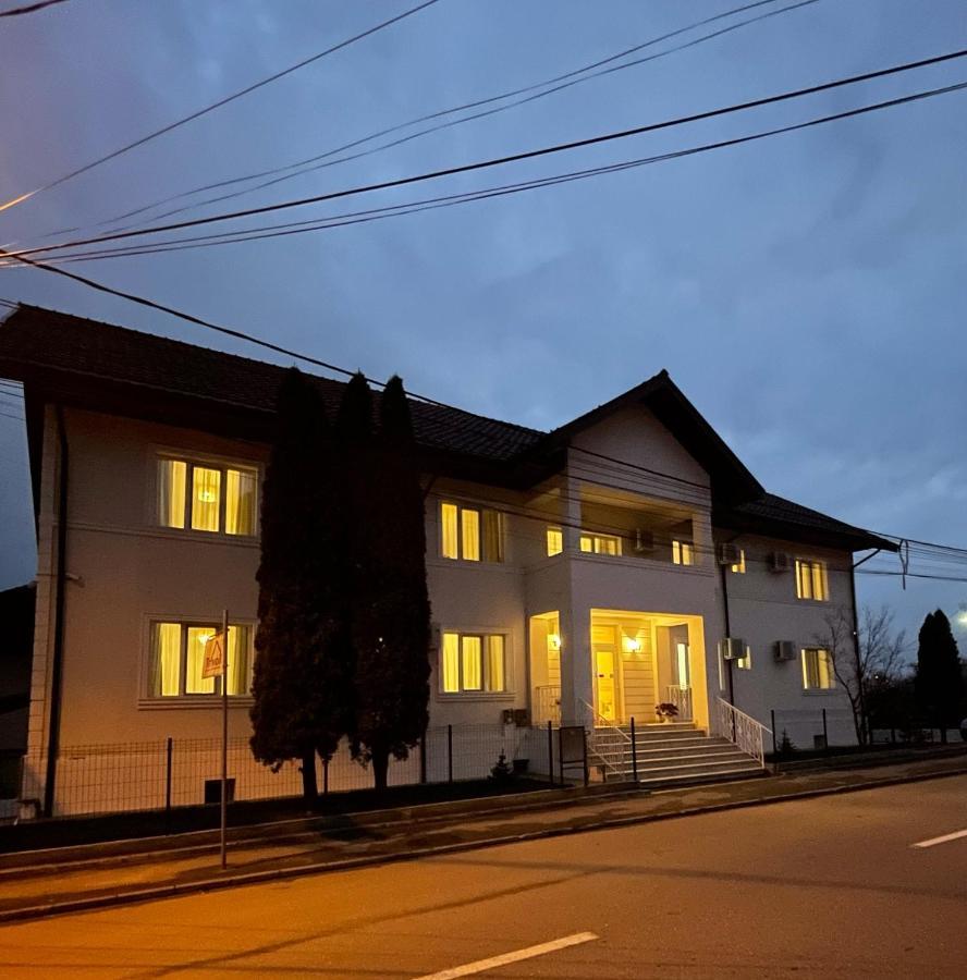 Cochet Boutique Hotel Târgu Jiu Екстериор снимка