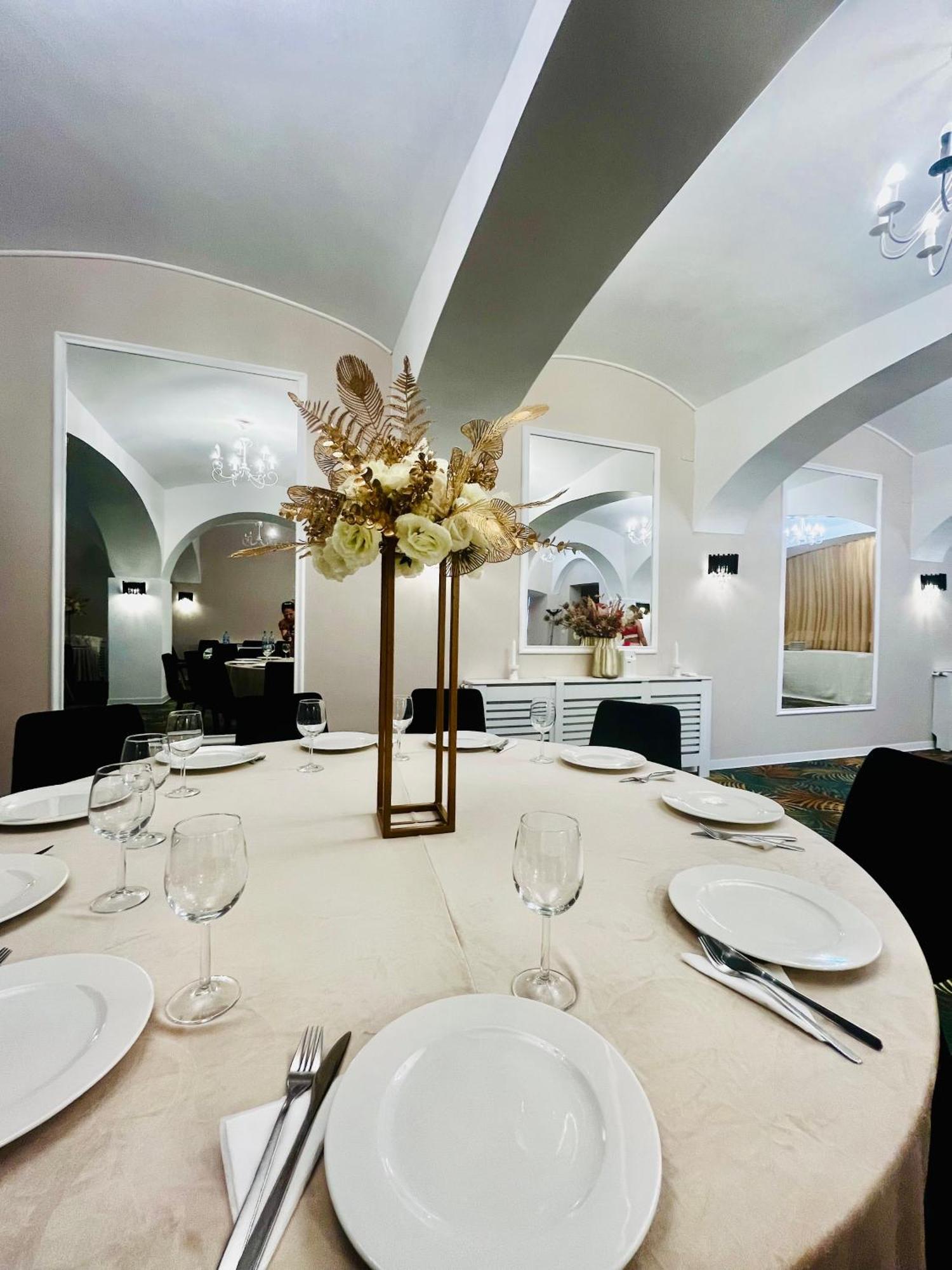 Cochet Boutique Hotel Târgu Jiu Екстериор снимка