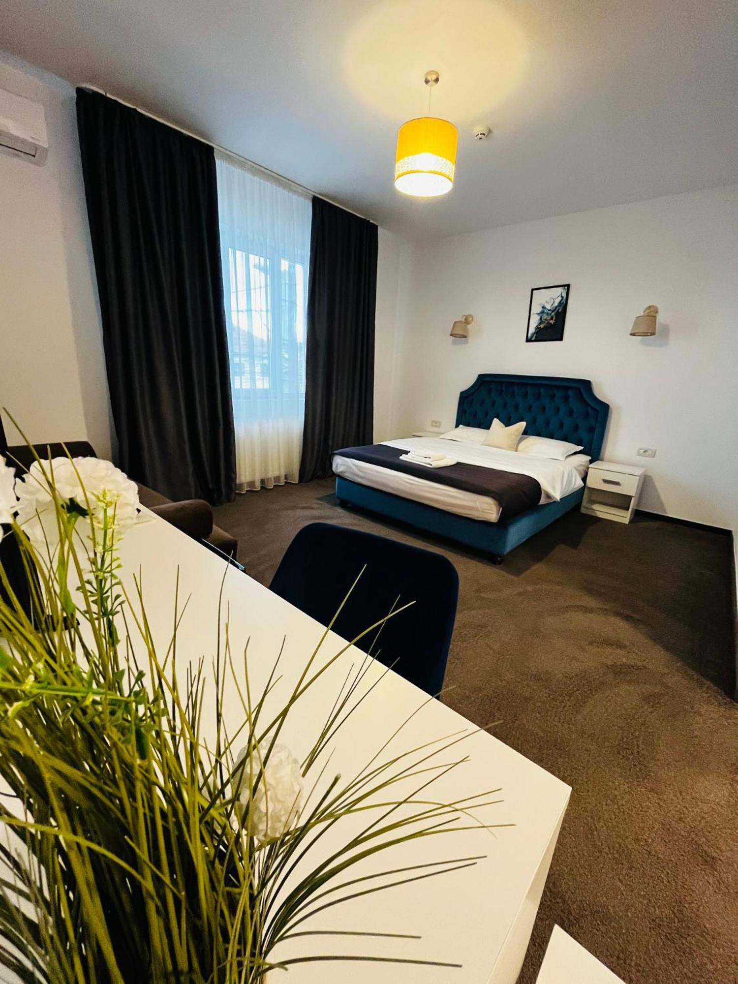 Cochet Boutique Hotel Târgu Jiu Екстериор снимка
