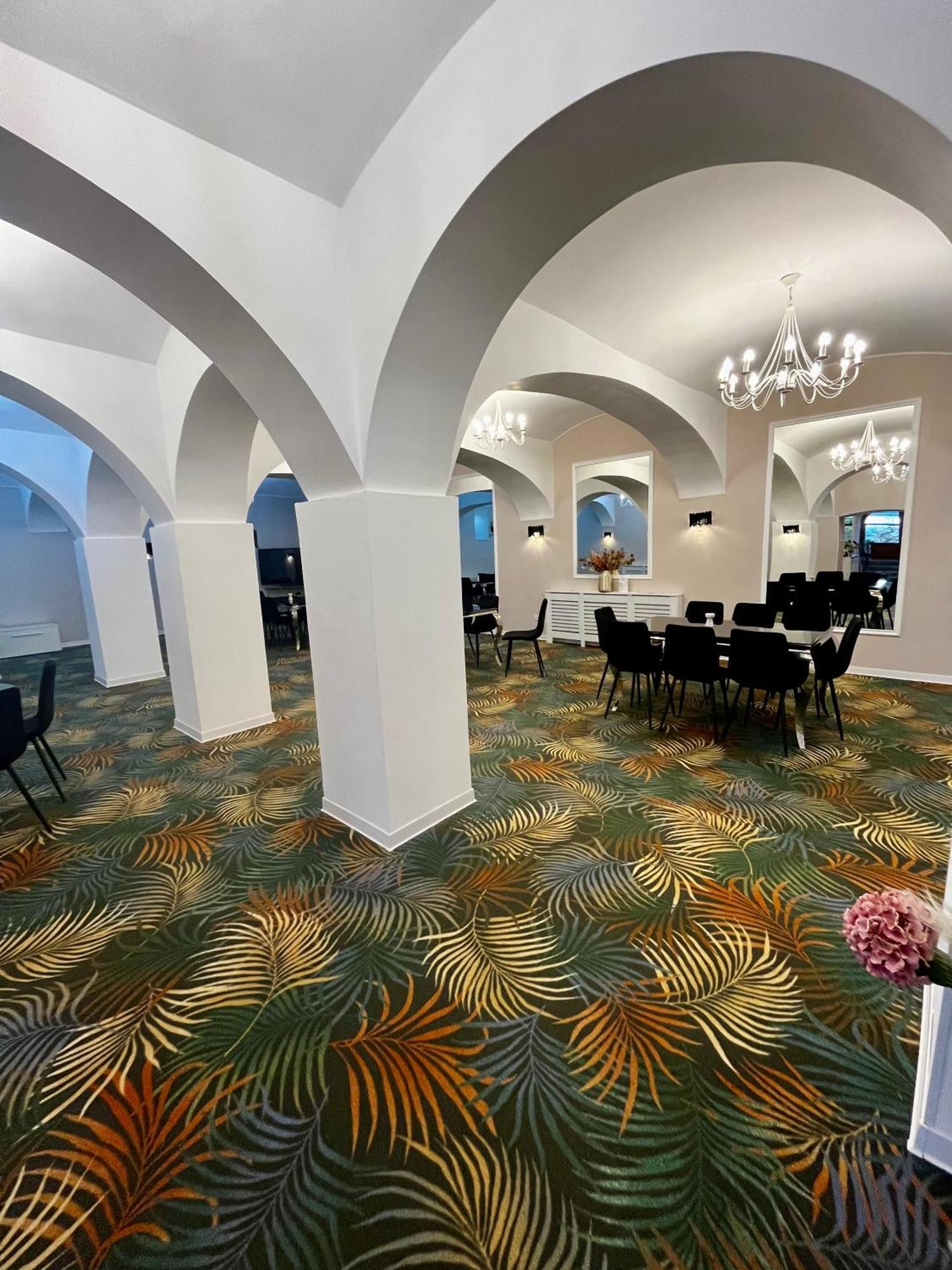 Cochet Boutique Hotel Târgu Jiu Екстериор снимка
